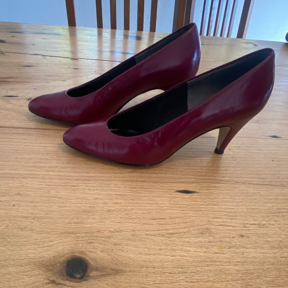 DeLiso Women's Burgundy Heels 7 Preloved - Picture 4 of 9
